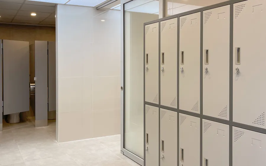 Camarín de personal con lockers