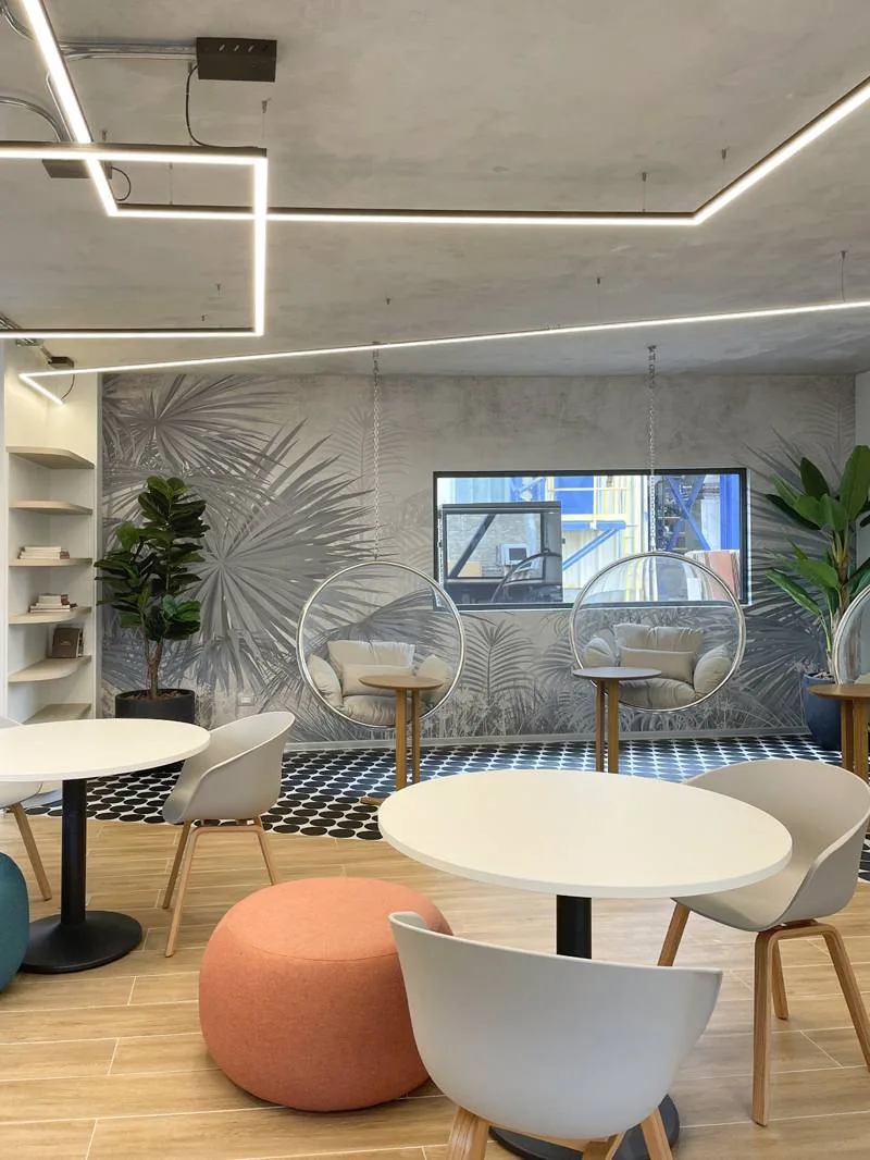 Molymetnos, remodelación de sala de capacitación en San Bernardo