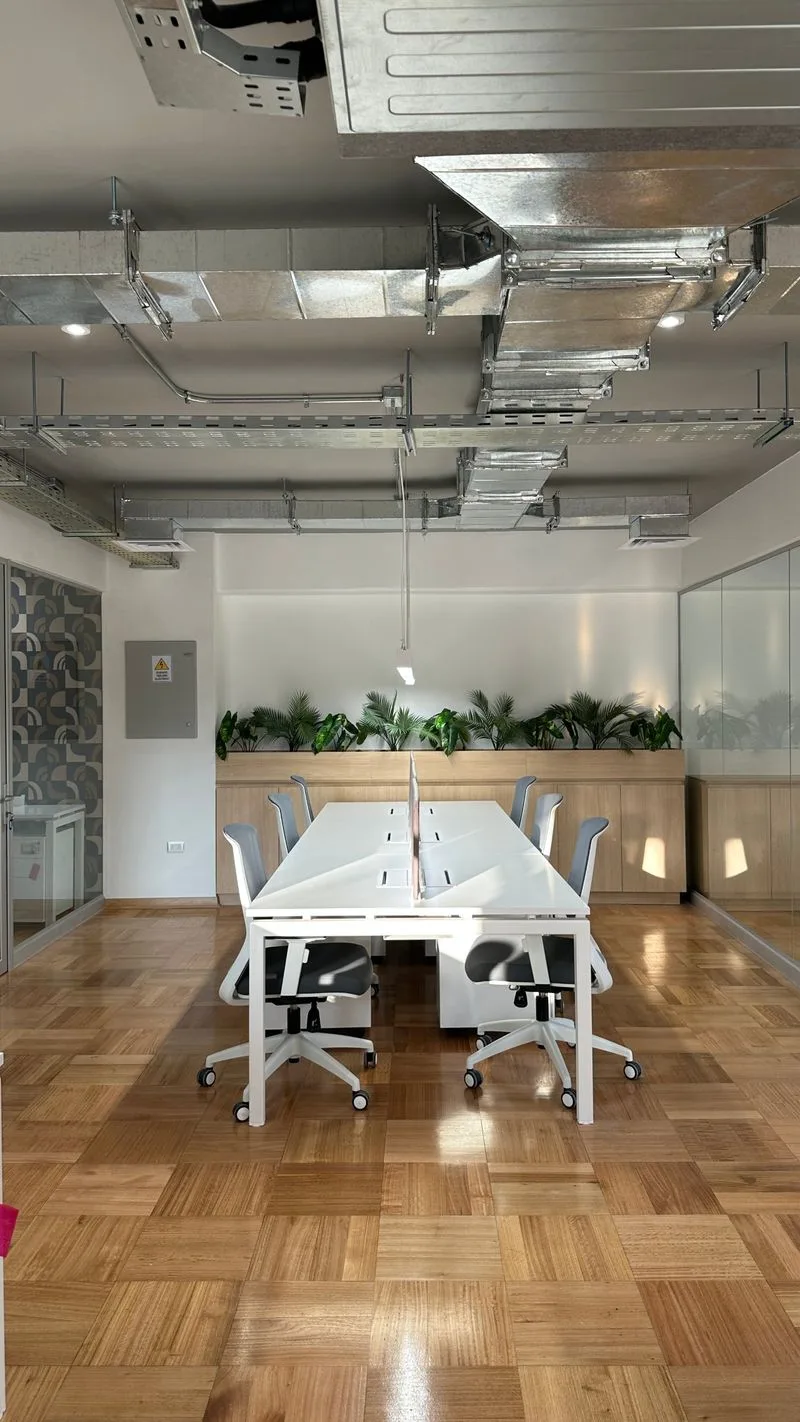 Universidad Católica, remodelación de oficina en San Joaquín