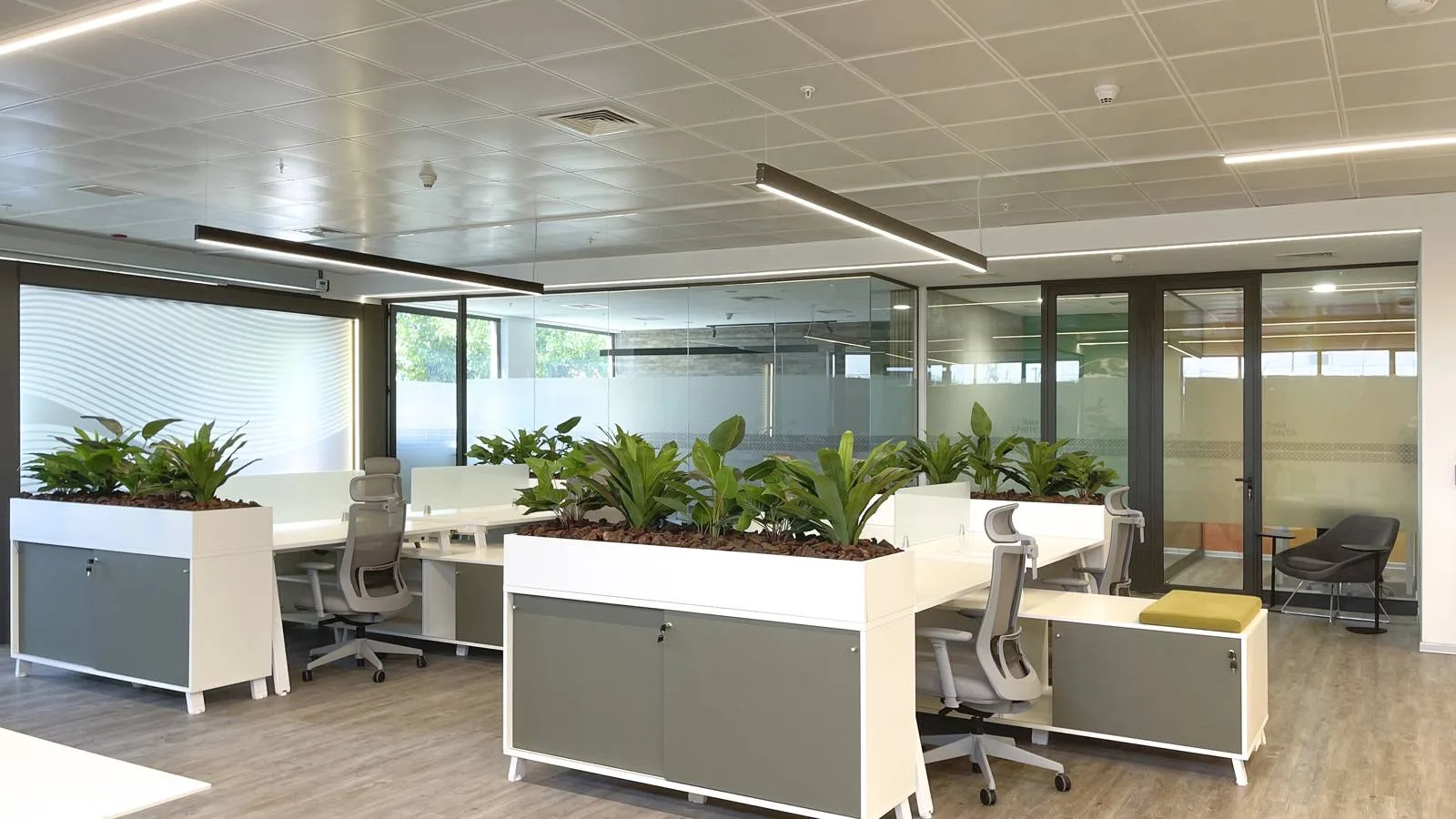 Oficina corporativa remodelada por Asbuilt en Santiago