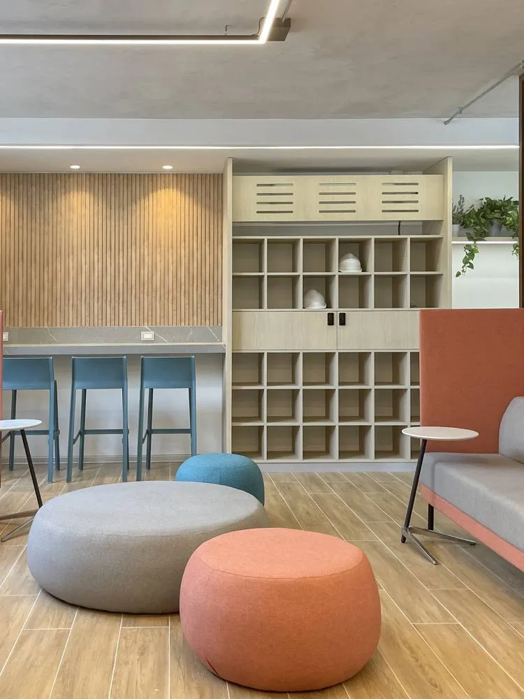 Después: remodelación de sala de capacitación en San Bernardo